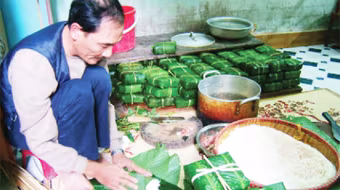 Luộc bánh chưng bằng nước "giếng thần"