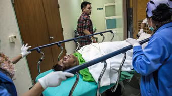 Lãnh đạo phe “Áo đỏ” bị ám sát hụt