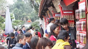 10 vạn lượt khách đến Văn Miếu trong dịp Tết