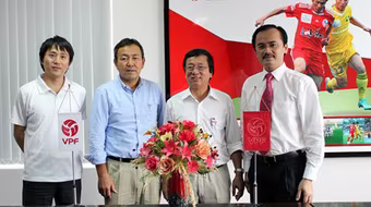 Tấm thảm đỏ có… gai