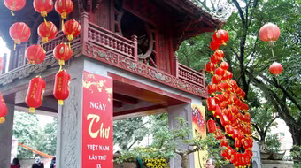 Yêu cầu tháo bỏ đèn lồng không phù hợp văn hóa Việt Nam