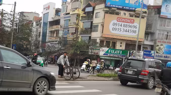 Đi bộ qua đường Kim Mã: Đánh cược với số phận