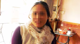 Những ngày bão táp của một hoa khôi phải giả vờ lên cơn động kinh để tránh… tiếp khách