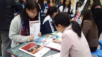 Chạy đua hướng nghiệp trong các trường phổ thông