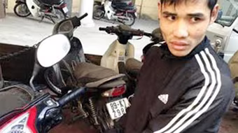 Chỉ cần 2 giây, "thổi" bay xe máy