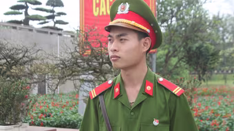 Trung sỹ trả lại 23 chỉ vàng nhặt được