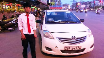 Gây tai nạn, lái xe taxi điên cuồng bỏ chạy