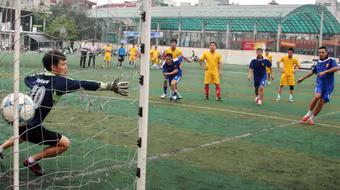 Giao hữu bóng đá thắm tình đoàn kết