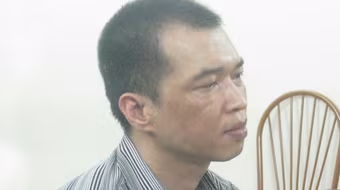 Hung hãn cầm dao đâm chết bạn