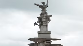 Xác lập kỷ lục nhà điêu khắc có nhiều tượng đài chiến tranh nhất