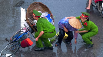 Các đồng chí là người bạn của dân