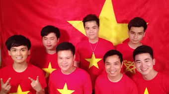 Hơn 200 ca sĩ hát “Tiến quân ca”