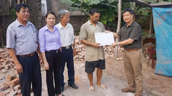 Hỗ trợ kinh phí làm nhà cho hộ nghèo