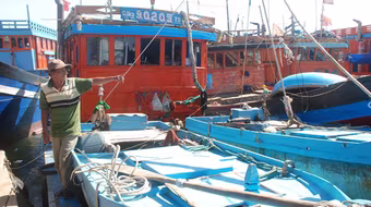 Trung Quốc tấn công tàu cá, đánh trọng thương 2 ngư dân 