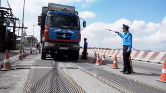 Trạm cân xe đỏ mắt chờ kinh phí