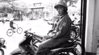 Dùng súng cướp "xe ôm"