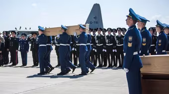 Hà Lan đón nhận những thi thể nạn nhân MH17 đầu tiên