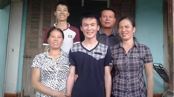 Thủ khoa… chân đất với giấc mơ cứu người