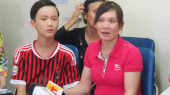 Kỳ tích cứu chữa bé trai bị liệt toàn thân