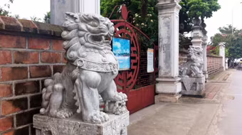 Yêu cầu di chuyển sư tử đá gây phản cảm