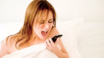 Hét vào điện thoại để... sạc pin