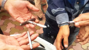 Dạo phố bằng xe gian, “găm” theo vam phá khóa 