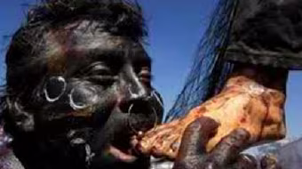 Giết hại thầy mo ăn thịt để có sức mạnh siêu nhiên