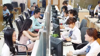 Dù thừa vốn, ngân hàng vẫn phải “nhìn mặt khách” để… cho vay