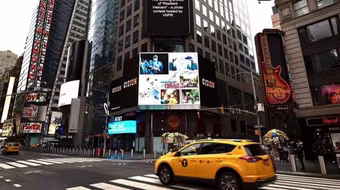 Hình ảnh Việt Nam chống Covid-19 trên màn hình Quảng trường Thời đại ở Mỹ