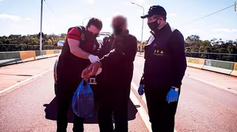 Phong tỏa càng chặt, tội phạm trốn truy nã càng lộ 