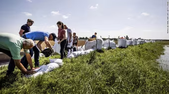 Cảnh giác cao, Hà Lan tránh được hậu quả thảm khốc của lũ lụt