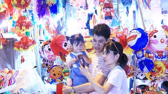 Phố cổ Hà Nội rộn ràng đón Tết Trung thu