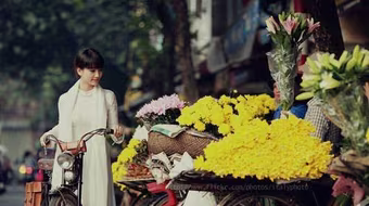 Người Hà Nội chơi hoa