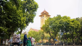 Hà Nội ngày nắng hanh vàng 