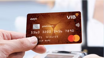 Cách VIB bảo vệ toàn diện cho chủ thẻ quốc tế phát hành nhanh