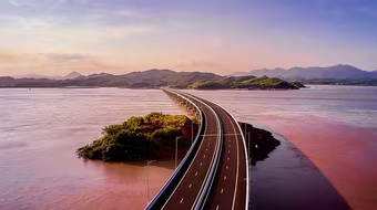 Lý giải sức hấp dẫn ‘bốn mùa’ của du lịch Quảng Ninh