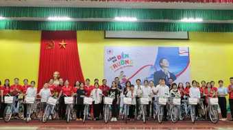 Chương trình ‘Cùng em đến trường’ đồng hành cùng học sinh nghèo hiếu học tại Hà Nội