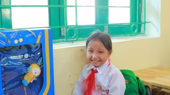 Bảo Việt Nhân thọ trao 6.000 chiếc balo cho trẻ em có hoàn cảnh khó khăn với thông điệp ‘Có An là có điểm tựa’