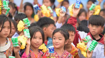 Vinamilk nỗ lực nhiều hơn để mọi trẻ em được uống sữa