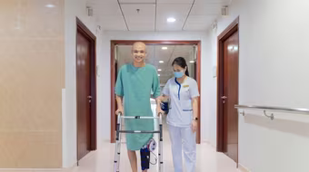 Hành trình vượt ngàn cây số giành lại đôi chân cho con mắc ung thư xương