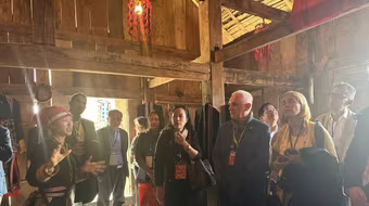 Đoàn đại sứ và doanh nghiệp quốc tế khám phá Fansipan