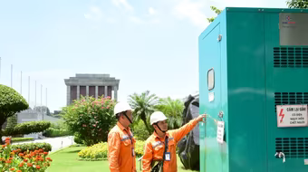 Thợ điện Thủ đô ‘trực chiến’ đảm bảo nguồn điện cho các sự kiện nhiệm vụ A80