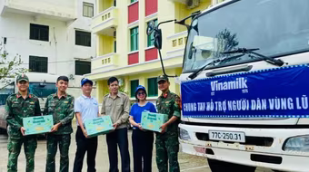 Vinamilk kịp thời hỗ trợ 48 tấn sản phẩm dinh dưỡng đến bà con vùng lũ miền Trung và Tây Nguyên