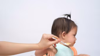 Trẻ biếng ăn phải làm sao? Nguyên nhân và dấu hiệu phổ biến cha mẹ hay bỏ qua