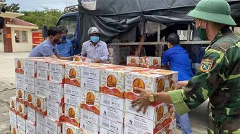 Những sản phẩm nước uống thiết thực hỗ trợ lực lượng vũ trang trên tuyến đầu chống dịch