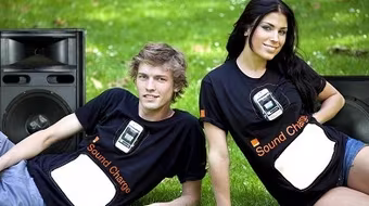 Áo sạc điện thoại bằng âm thanh