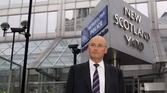 Cảnh sát trưởng London từ chức vì bê bối nghe lén