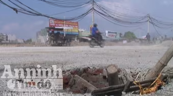 Che mặt, bịt mũi khi đi trên "con đường đau khổ"