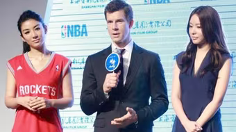 Sao rộ mốt "mặc quần như không mặc" 