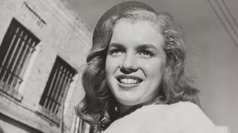 “Thuở thơ ngây” của huyền thoại sắc đẹp Marilyn Monroe